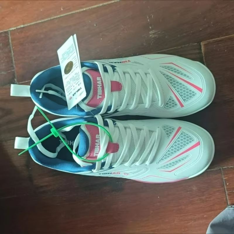 รองเท้าเทนนิสแบรนด์หรู รองเท้า - Table Tennis Shoes บทวิจารณ์และราคา